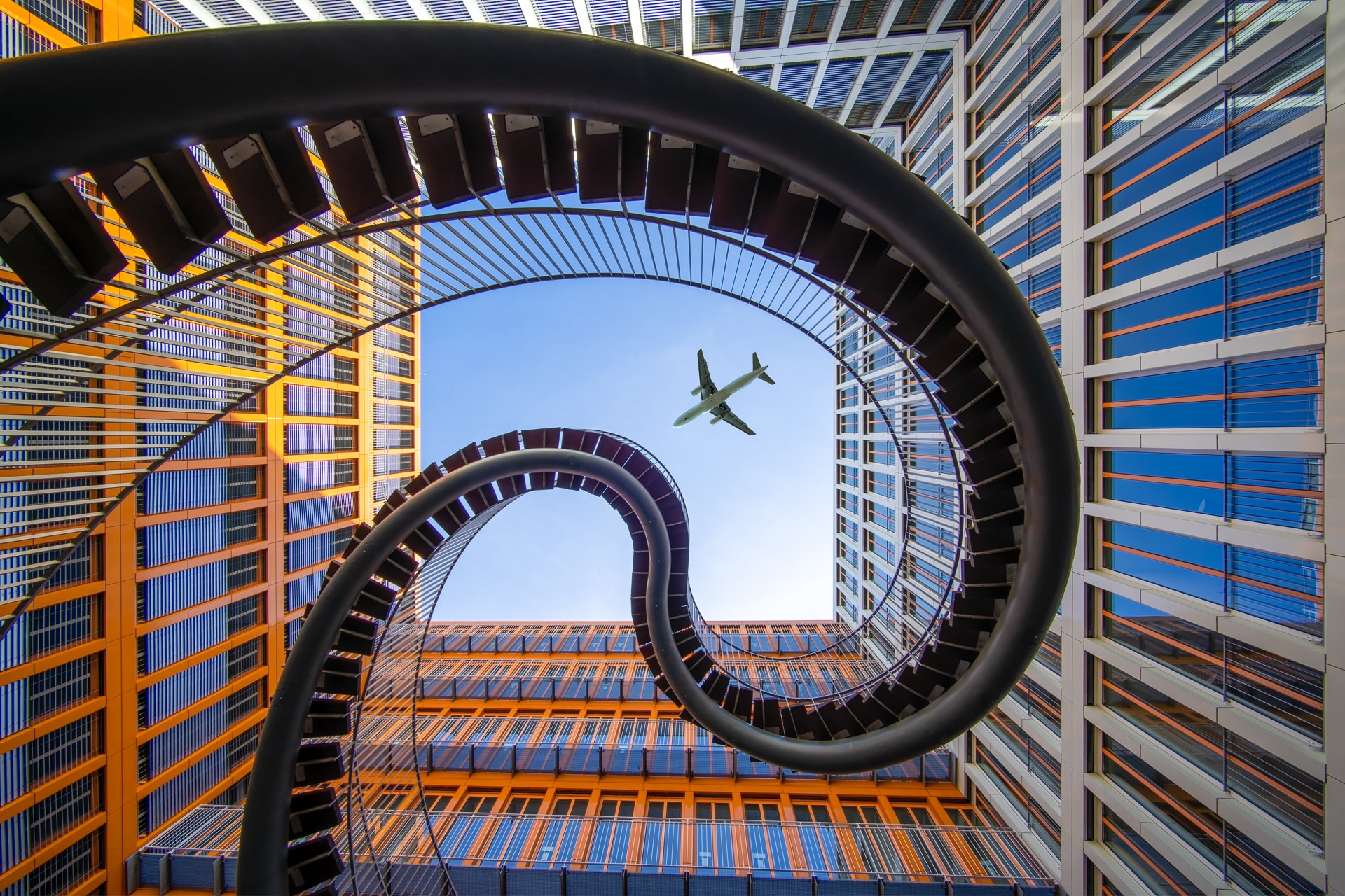 1. Platz "Bild des Monats Mai 2022" von Frank Borde "Treppe"