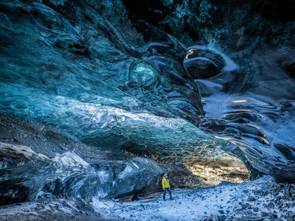 gletscherhoehle blau